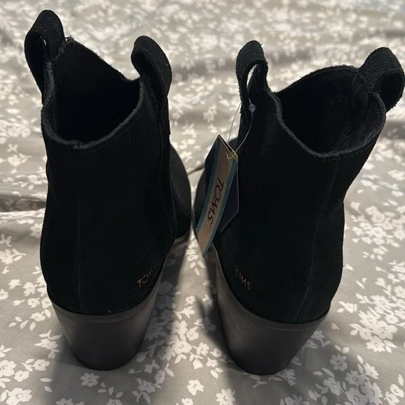 Toms Black Women’s Suede Ankle Booties SOLD OUT with Heel Support CUTE size 9 - Picture 15 of 17